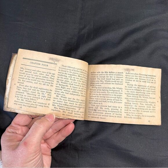 Vintage 1940s Armed Services Edition - Mr. Winkle Goes to War Novel - Picture 6 of 11